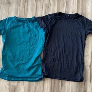 Billabong Women's XS Blue and Black Short Sleeve Rash Guards